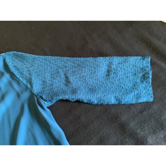 Van Heusen Womens Large Blue Blouse with Textured Sleeves - Picture 8 of 9